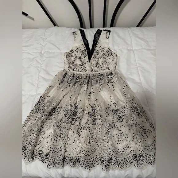 beautiful vintage lace wedding dresses Vintage Large Flower Lace Wedding Dress main image 1